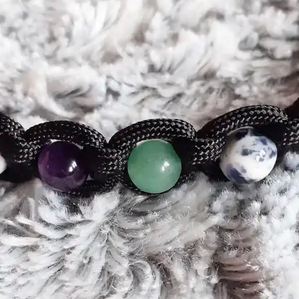 collier pour chien avec des perles en pierre naturelle