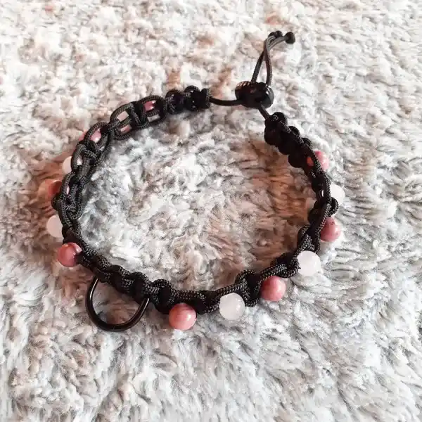 collier lithothérapie chien rhodonite et quartz rose
