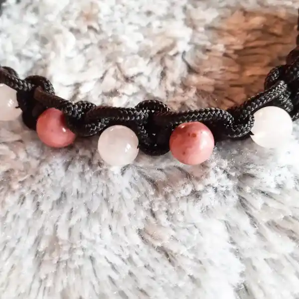 collier lithothérapie chien : les perles en détail