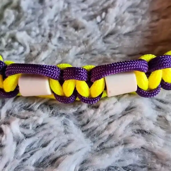 collier céramique EM le détail des perles et du tressage