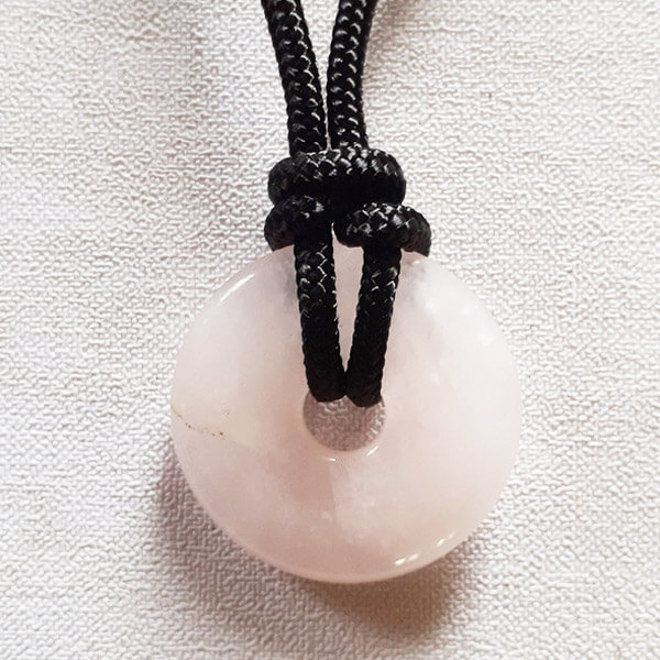 donut quartz rose pendentif lithothérapie chien