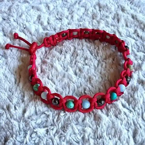 collier lithothérapie pour chien contre le mal des transports coloris rouge