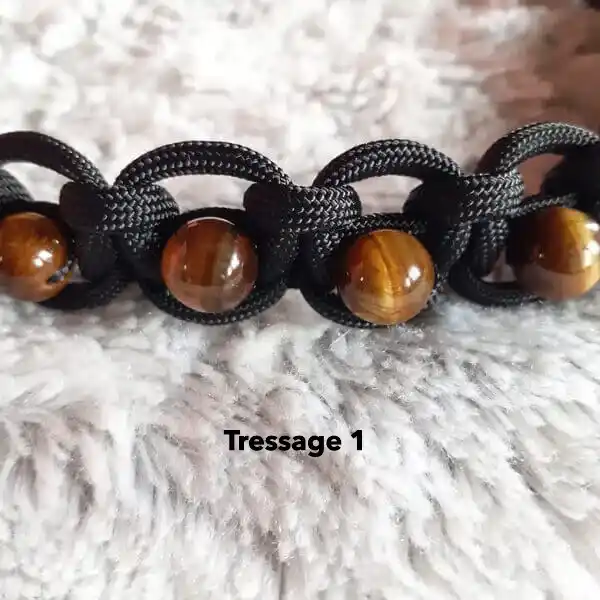 collier oeil de tigre pour chien et chat en paracorde tressée, détails du tressage et des perles