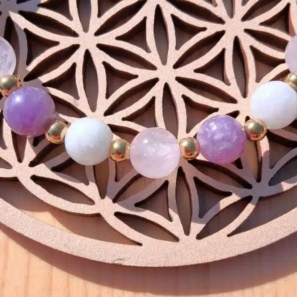 bracelet lithothérapie en pierres naturelles lépidolite, jade blanc et quartz rose