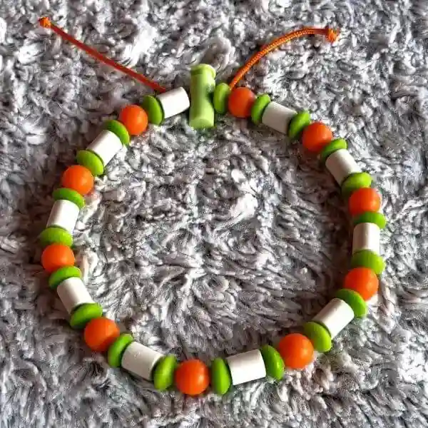 collier anti-tiques naturel pour chien avec perles silicone et céramique EM coloris vert et orange