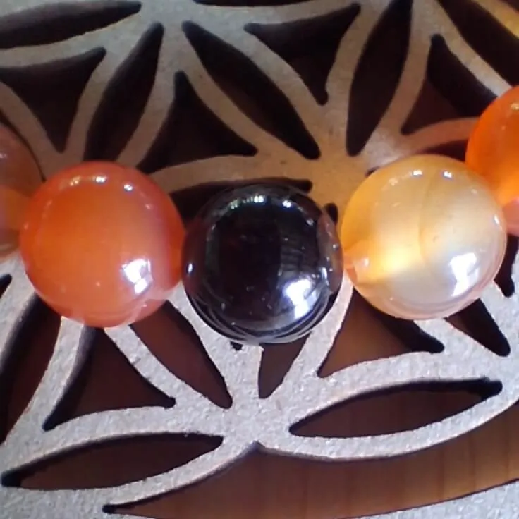 bracelet lithothérapie vitalité en pierres naturelles de cornaline et grenat