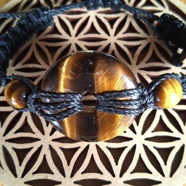 bracelet lithothérapie tressé avec perles et donut oeil de tigre sur fil polyester ciré