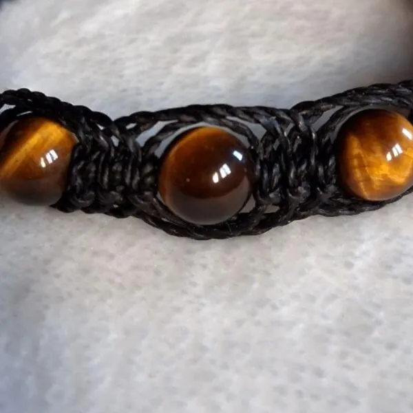 bracelet lithothérapie oeil de tigre tressage fil polyester ciré noir